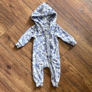 Posh Peanut Blue and White Toile Hooded Romper 6-9 Months